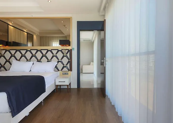 Serenity Queen Hotel *