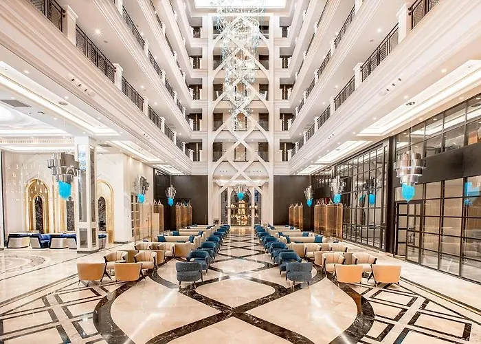 Serenity Queen Hotel *